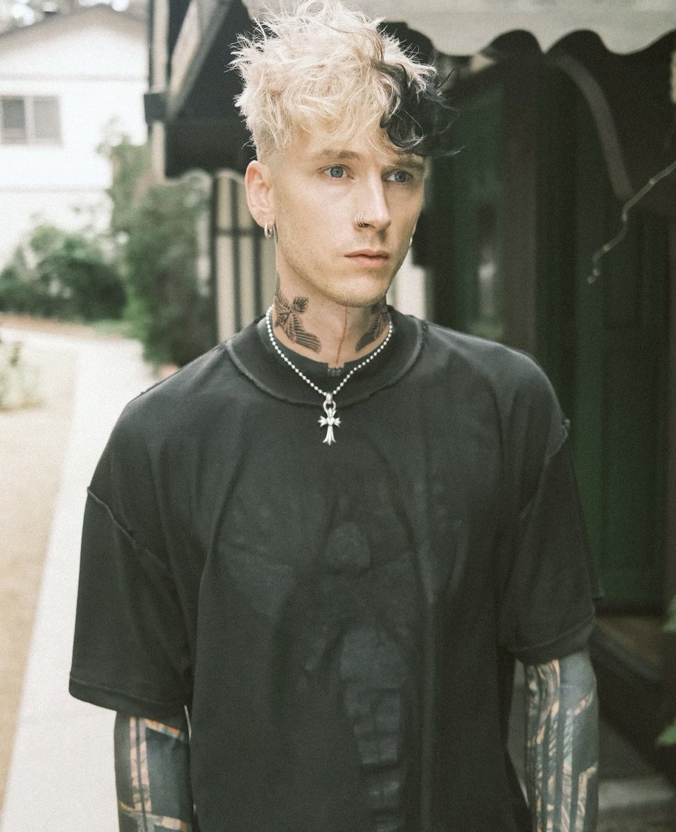vampirekells's tweet photo. This man and his music https://t.co/uOLCZWskcU
