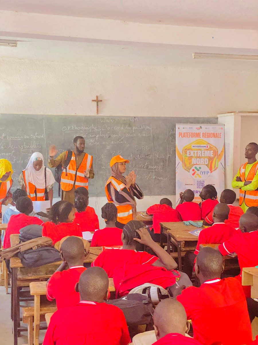 HamzaOumarou11's tweet photo. En ce jour du mardi, nous avons échangé avec 192 élèves du Lycée Bilingue de Maroua Domayo et du Collège Bilingue Jacques de Bernon sur les thématiques (#PETVISIDAME #PCN #VBG #MSTIST #SSRA #ECS #C4D et https://t.co/CXTwaWYBuJ) @AfriYAN_Camer @UNFPACameroon #PutYoungPeopleFirst https://t.co/afCwubWihQ