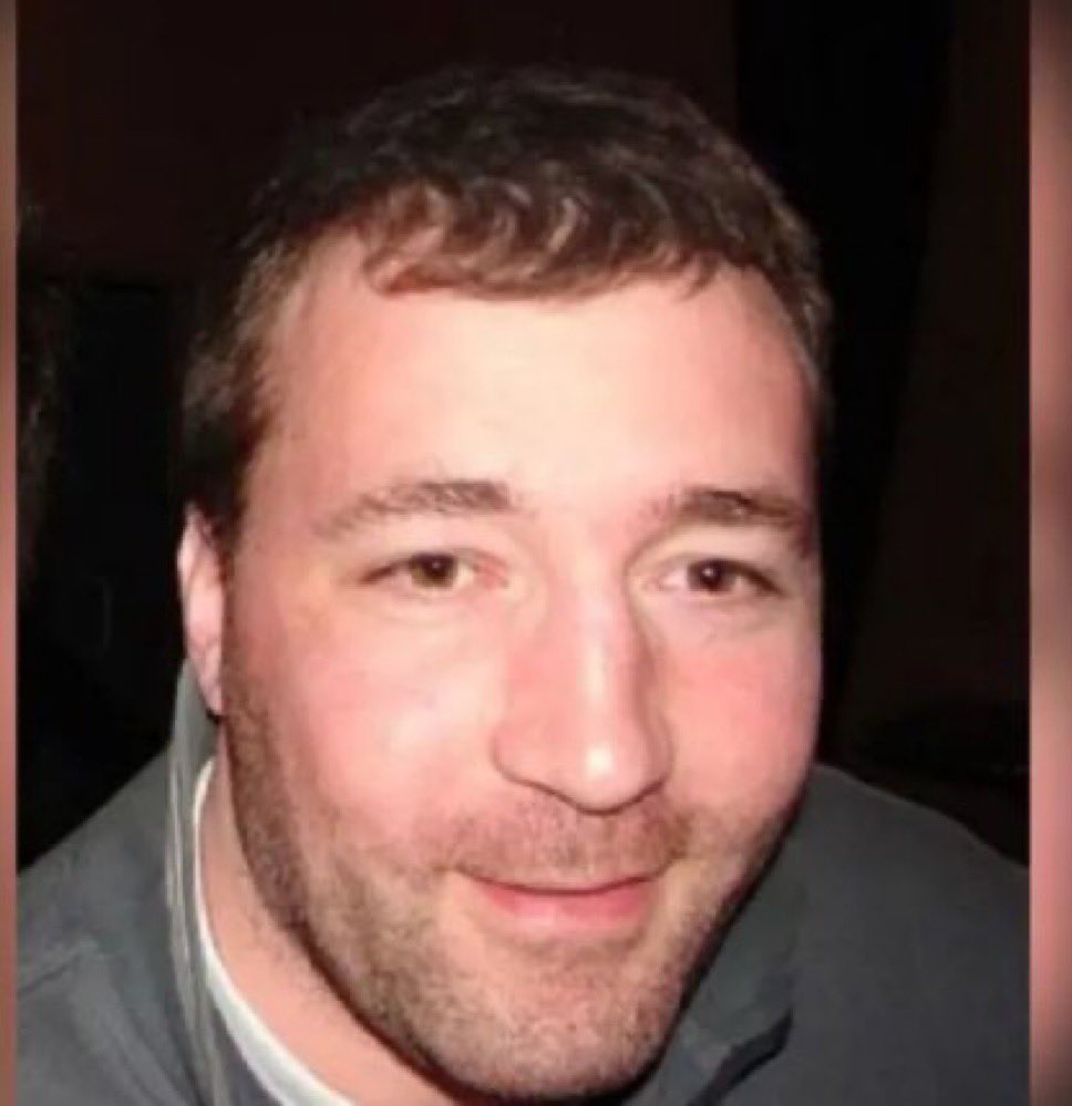 J_Bardella's tweet photo. Jérémie Greco, 54 ans, a perdu la vie en s’opposant au vol de sa moto à Orsay. 

Au moins deux ressortissants tunisiens, dont l’un sous OQTF, ont été interpellés. Chaque jour, c’est la même barbarie ordinaire qui frappe la France et des innocents.

Il faut des actes forts et immédiats : expulsion systématique des délinquants et criminels étrangers, fin de l’AME, tolérance zéro. Arrêtons de subir.