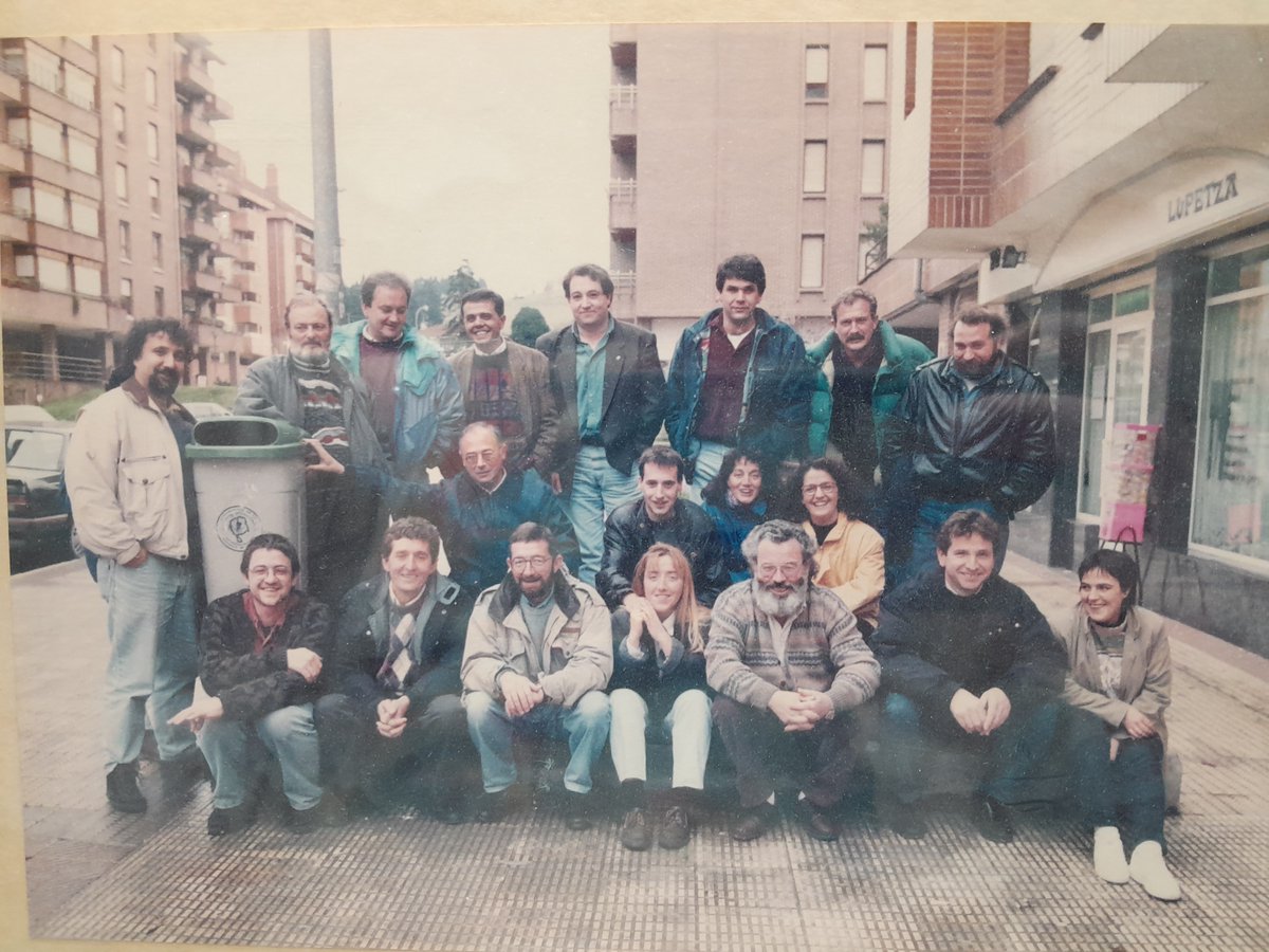 Duela 30 urte ETAri buruzko entziklopedia idazteko intelektualen talde hau elkartu zen. Gaur egun ezinezkoa litzateke halako talde bat elkartuko lukeen egitasmorik, ez pribatua, ez publikoa. Bitxia da. <a href="/txalapartatik/">Txalaparta</a>