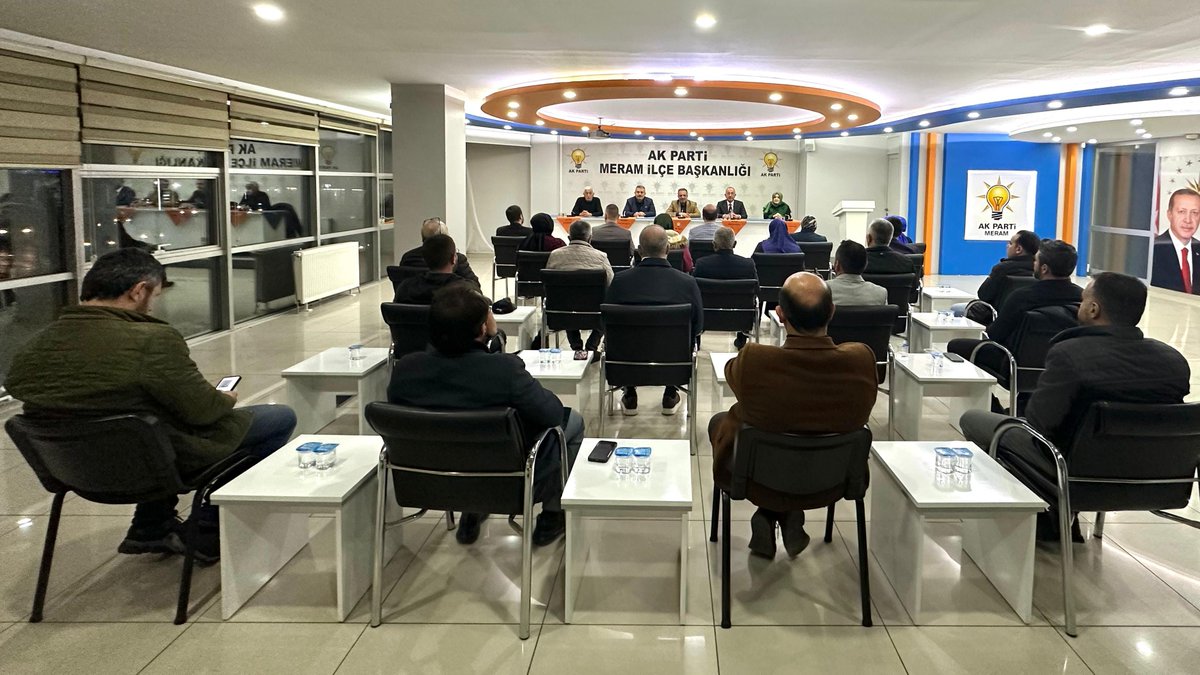 MustafaKavus's tweet photo. 8.Olağan İlçe Kongresi öncesi AK Parti Meram İlçe Başkanlığımızda İlçe Başkanımız @Dolular riyasetindeki son yönetim kurulu toplantımızı gerçekleştirdik.

Meram’a hizmet için her zaman birlikte yol yürüdüğümüz değerli başkanımız ve teşkilat mensuplarımıza verdikleri emekler için teşekkür ediyorum.

Genel merkezimiz tarafından Meram ilçe başkanlığına aday gösterilen @mmunlafalioglu'nun da katılımıyla  düzenlediğimiz toplantımızın hayırlı hizmetlere vesile olmasını diliyorum.