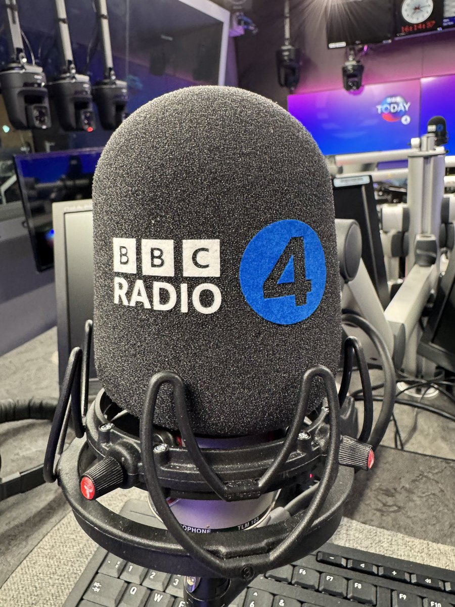 Scoutsscarter's tweet photo. I spent the #afteroon in the @BBCRadio4  studios with Chief Scout @dwaynefields putting together the final pieces of the @BBCr4today programme he is editing that will be transmitted on #Boxingday 07.00 to 09.00 - the value of #volunteering is a key theme of the whole programme https://t.co/fLm0eRJT0H
