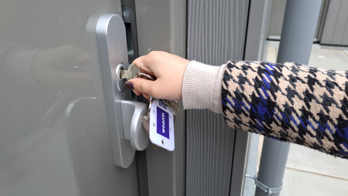 Vandaag kregen 26 bewoners van LindeOord in Houten de sleutel van hun nieuwe woning! 🏡Senioren (65+) en mensen uit Houten Noordwest kregen voorrang om doorstroom te creëren op de krappe woningmarkt. #houten #huurwoningen #senioren