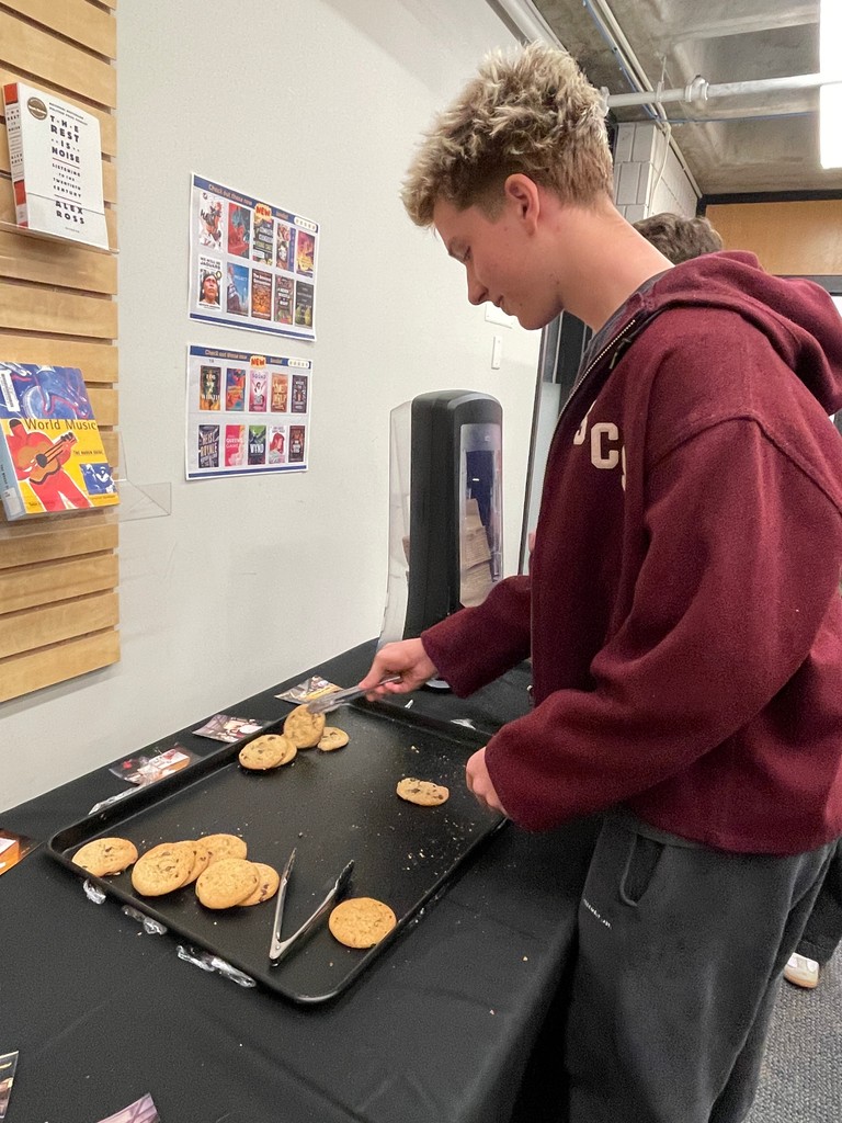 TheRubiconSPA's tweet photo. ANOTHER YEAR WISER. Students and faculty gathered in the lower library to celebrate 95 years of its glory. The party featured archives and chocolate chip cookies. 📸: Mariam Malik. https://t.co/tNmJKw7ysV