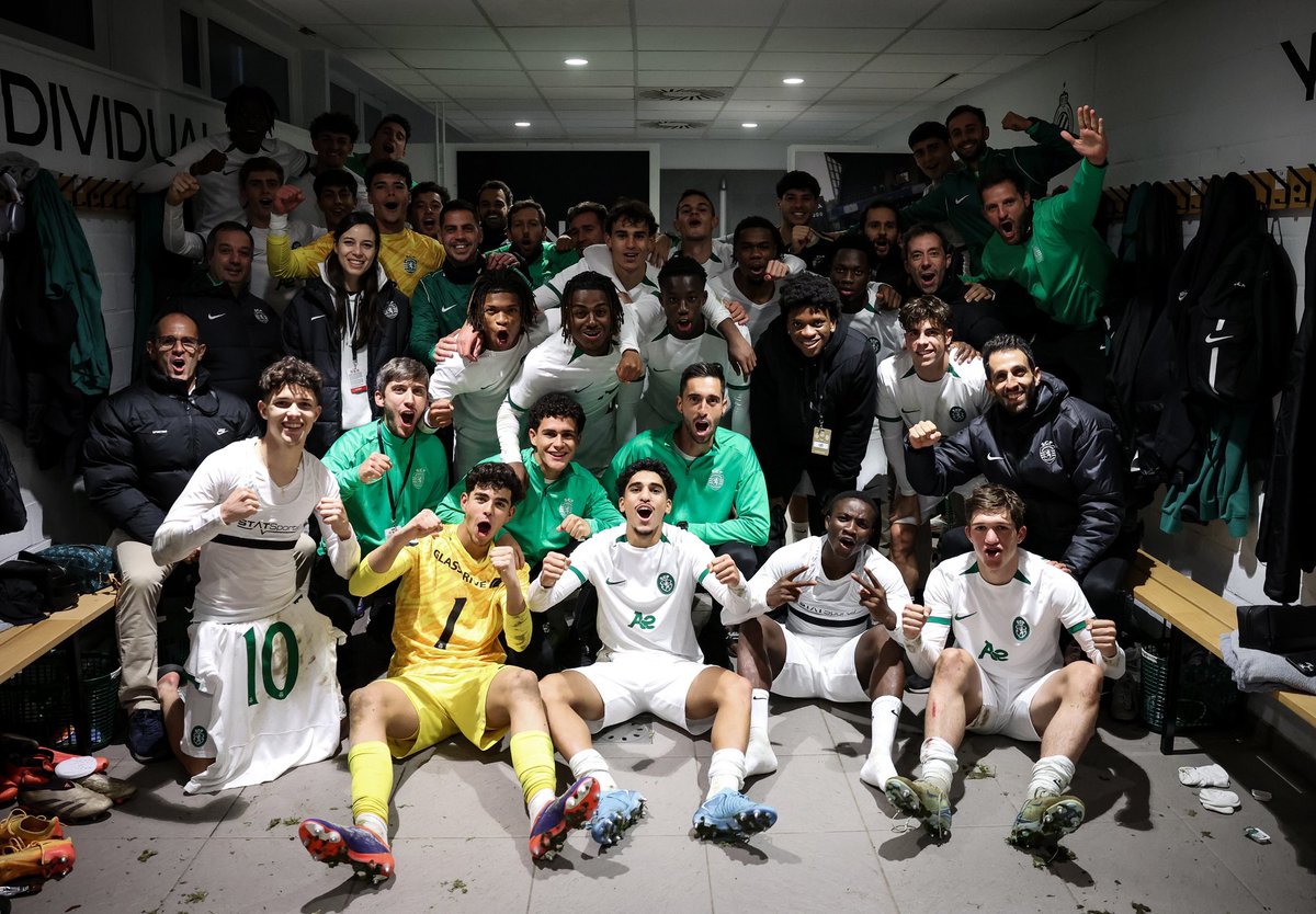 Seguimos 𝐋𝐀𝐃𝐎 𝐀 𝐋𝐀𝐃𝐎 para a próxima fase da @UEFAYouthLeague 💪