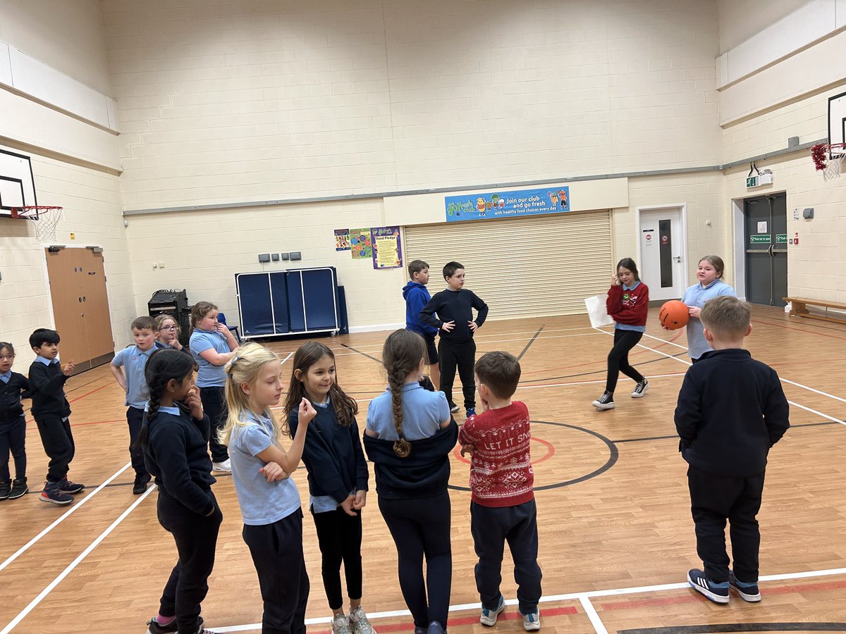 BurghPrimary's tweet photo. This afternoon some of our P6 pupils were leading the learning teaching P2/3 some great PE games - some of which had a Christmas theme 🎄🎅🎄
 @EducationSLC @slcHealthy @ActiveSchoolsSL #Games #LeadingtheLearning #TeamBurgh #DREAMBigatBurgh https://t.co/iiwQBVl4gN