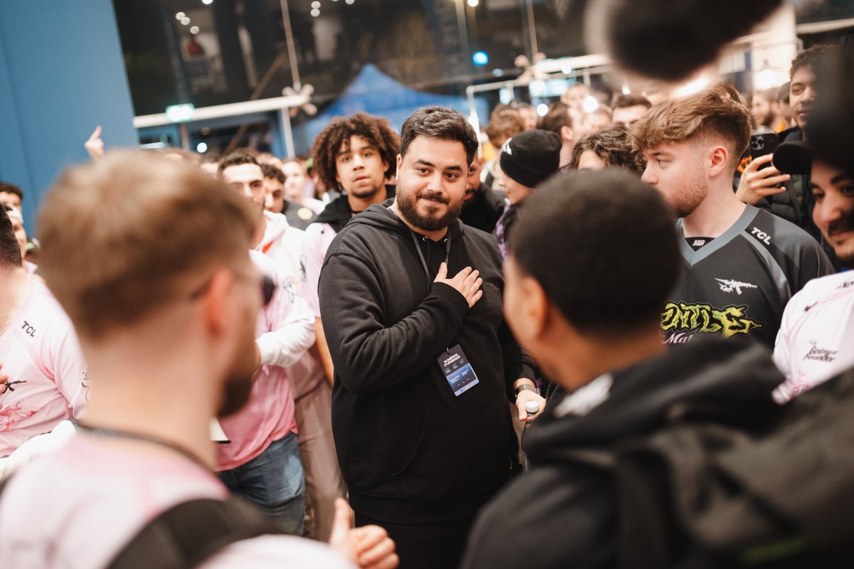 On souhaite un excellent anniversaire à <a href="/Doigby/">Doigby</a> 🎂🎈🎁 #M8WIN