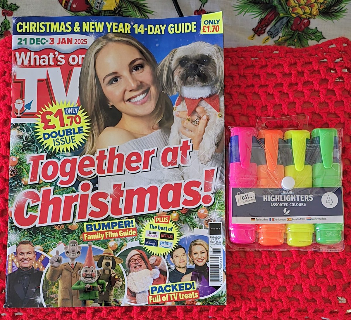 frankparker's tweet photo. #Itsthattimeoftheyear again when the #Christmas #doubleissue of #WhatsOnTV is #avaliable to #buy. 😀 

#Asusual there's #notalotworthwatching as a #majority are just #repeats and I dont really want to #watch #tvprogrammes, #films etc. that I have #alreadyseen. https://t.co/fyhUJVzz6d