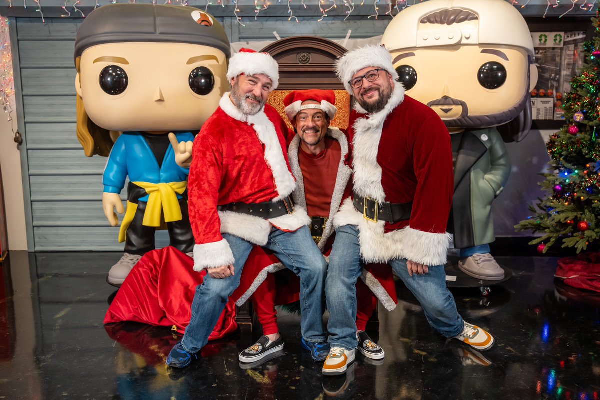 JamesTBonk's tweet photo. Merry Christmas and Happy Holidays from NJ from #SantaBob #SantaBonk #SantaMario #SantaTrio #Spidermanmeme #Spidermanmemepointing @ThatKevinSmith @The_SecretStash @SmodCinemas https://t.co/fENuaUyxv8