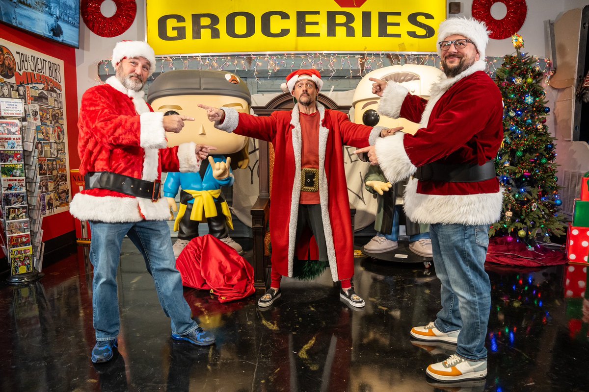 JamesTBonk's tweet photo. Merry Christmas and Happy Holidays from NJ from #SantaBob #SantaBonk #SantaMario #SantaTrio #Spidermanmeme #Spidermanmemepointing @ThatKevinSmith @The_SecretStash @SmodCinemas https://t.co/fENuaUyxv8