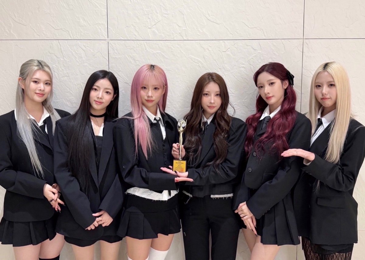 purpleann7504's tweet photo. Purki got award I am crying https://t.co/tBGJfC0sfP