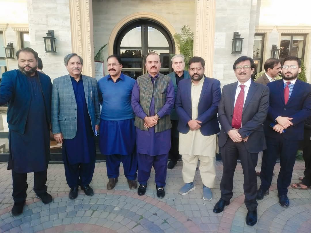 chsaeedpmln's tweet photo. چیئر پرسن ڈائریکٹریٹ وزیراعلی پنجاب شکایت سیل مانیٹرنگ انسپیکشن کرائم سرویلنس اویلیویشن اینڈ فیڈ بیک برگیڈیر ریٹائرڈ بابر علاؤ الدین صاحب کے دورہ جہلم کے موقع پر جمخانہ جہلم میں خصوصی ملاقات ۔
اس موقع پر ڈپٹی کمشنر جہلم میثم عباس  سابق ایم پی اے چودھری ندیم خادم بھی ہمراہ موجود https://t.co/iNJkwuv4HX