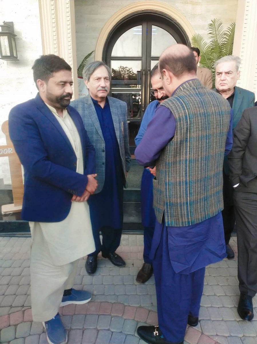 chsaeedpmln's tweet photo. چیئر پرسن ڈائریکٹریٹ وزیراعلی پنجاب شکایت سیل مانیٹرنگ انسپیکشن کرائم سرویلنس اویلیویشن اینڈ فیڈ بیک برگیڈیر ریٹائرڈ بابر علاؤ الدین صاحب کے دورہ جہلم کے موقع پر جمخانہ جہلم میں خصوصی ملاقات ۔
اس موقع پر ڈپٹی کمشنر جہلم میثم عباس  سابق ایم پی اے چودھری ندیم خادم بھی ہمراہ موجود https://t.co/iNJkwuv4HX