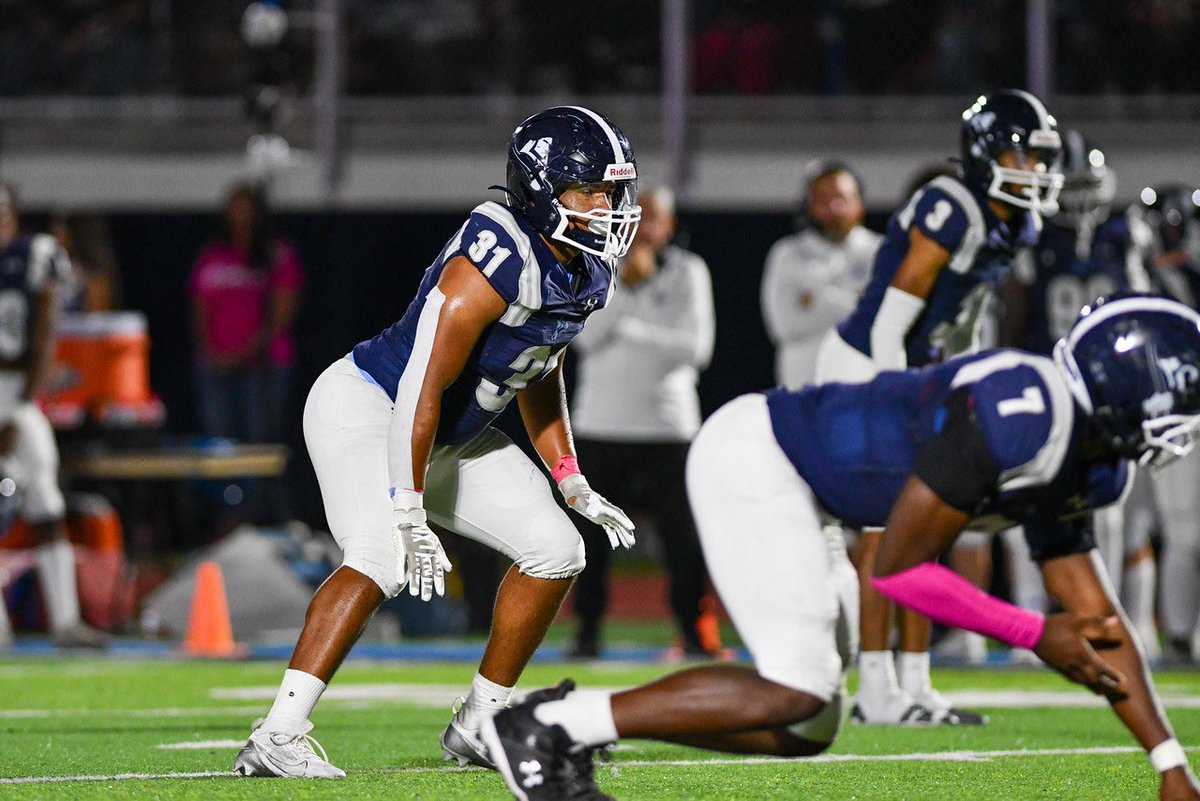 Senior year highlights! 11/11 games 
131 tackles (69 solo) 
2 sacks 
12 tfl 
hudl.com/v/2RBzRB
<a href="/Northmen_FB/">Oak Park Football</a> <a href="/iamthedynasty/">Charlie Pugh</a> <a href="/PrepRedzoneMO/">Prep Redzone Missouri</a>