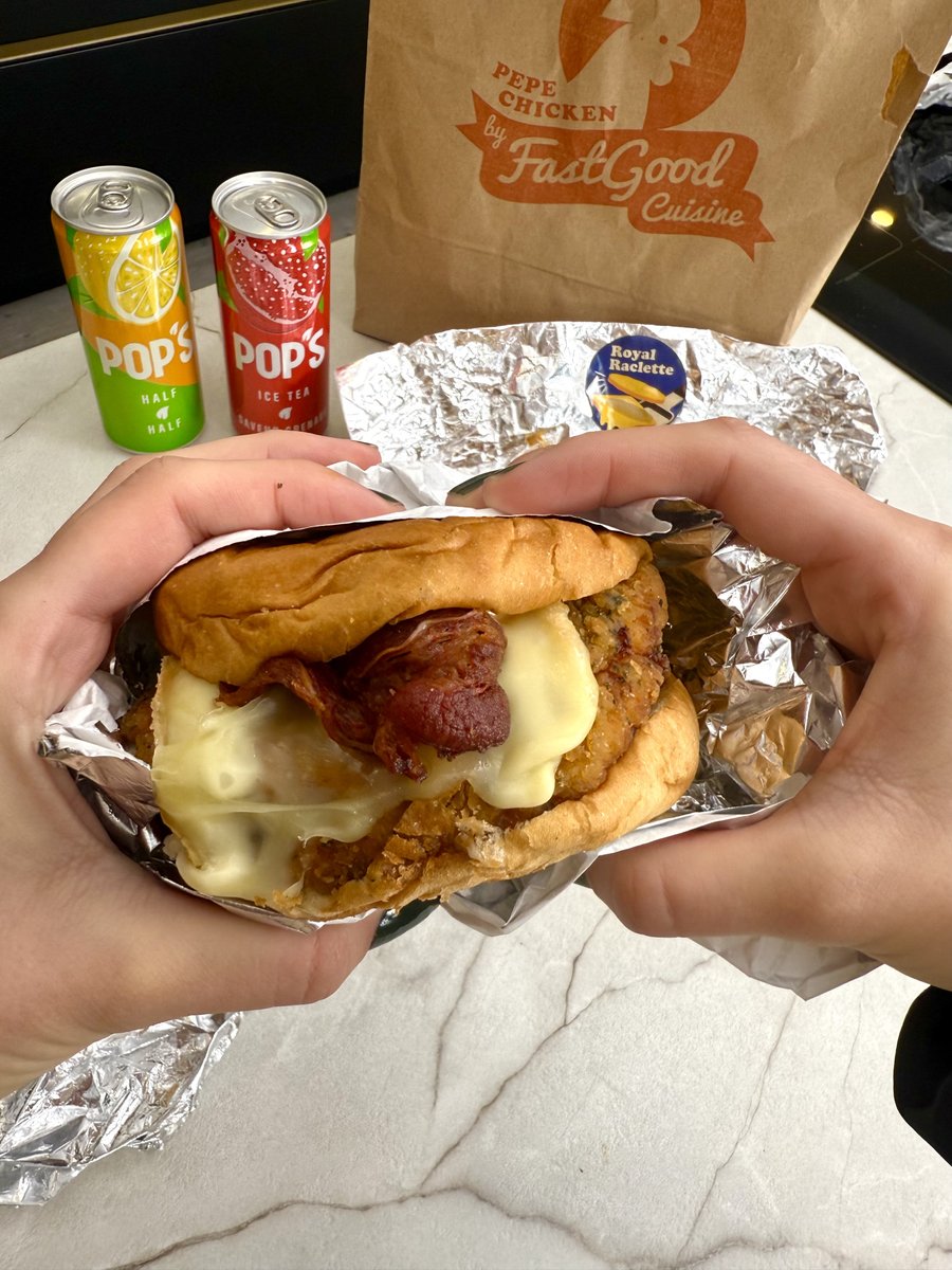 ThePepeChicken's tweet image. RT + Tweet ton prono pour Salzburg/PSG avec #PepeChickenCeSoir si tu veux goûter les nouveautés Winter devant le match ! ⚽️
Je distribue des codes EN PRIVÉ au hasard