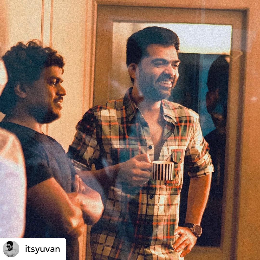 KarthickRockka1's tweet photo. Get ready Singapore thalaiva STR on the way π«ππ»
Thalaiva inspiration music π€π»
Oru Thalaivan STR β€οΈ
@SilambarasanTR_ na β€οΈ
#SilambarasanTR #Atman #yuvanconcept #ThugLife #yuvan #U1 https://t.co/nfjV0wwXQ4
