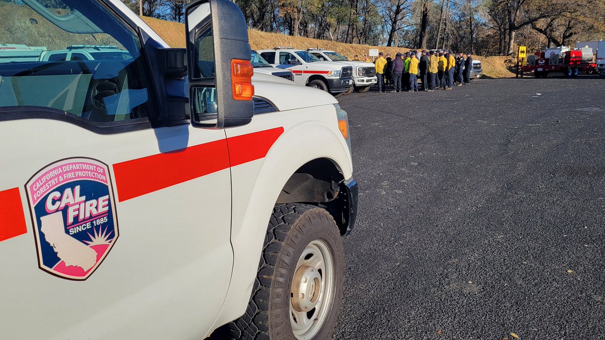 CALFIRE_ButteCo's tweet photo. Briefing is underway this morning for the #PhoenixVMP control burn. Both air and ground crews will be putting fire on the ground. The plan is to burn 100 acres each day for the next two days. https://t.co/En264fPGd5