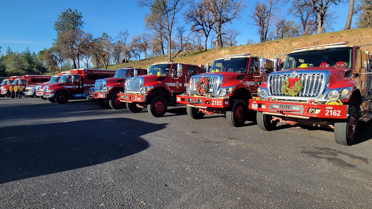 CALFIRE_ButteCo's tweet photo. Briefing is underway this morning for the #PhoenixVMP control burn. Both air and ground crews will be putting fire on the ground. The plan is to burn 100 acres each day for the next two days. https://t.co/En264fPGd5