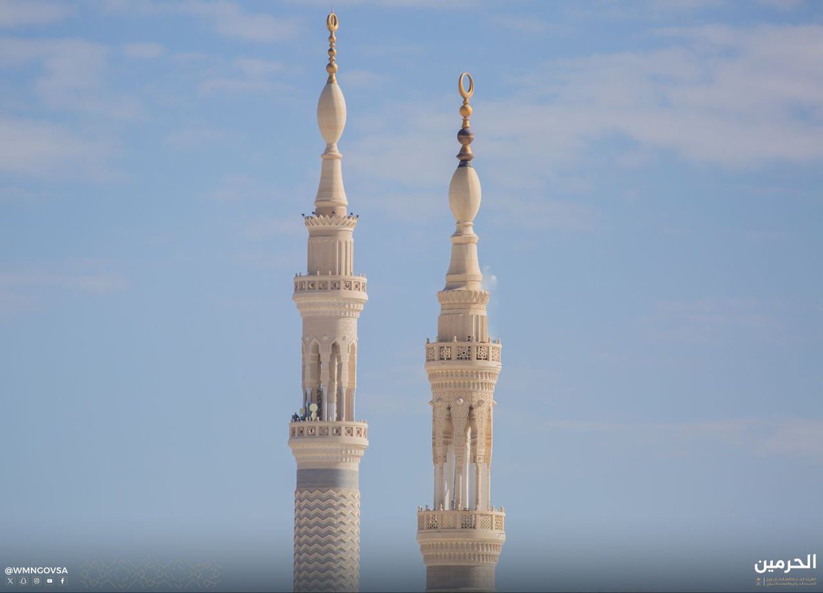 wmngovsa's tweet photo. شامخة بهية، تعانق السماء، تخطف الأبصار من بعيد، تصدح بنداء الحق في أنحاء المدينة..

#المسجد_النبوي https://t.co/dcUWa5PuM7