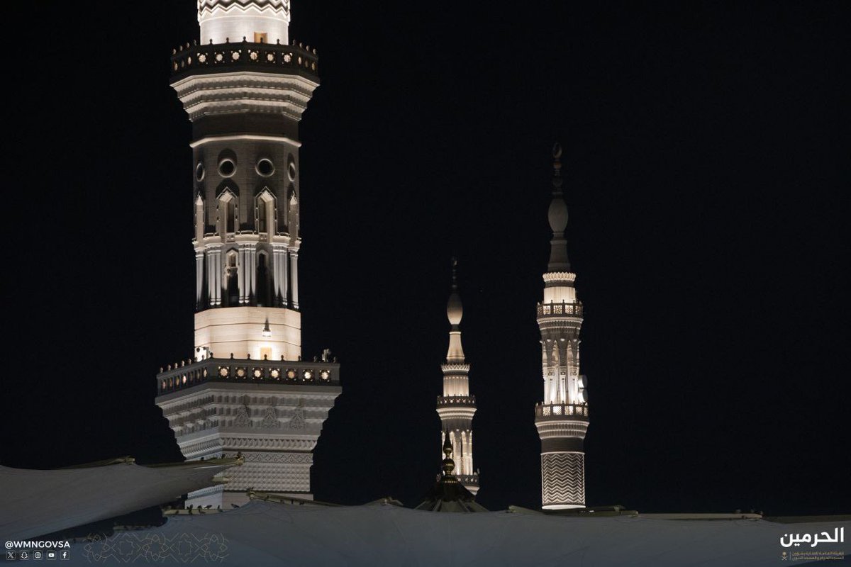 wmngovsa's tweet photo. شامخة بهية، تعانق السماء، تخطف الأبصار من بعيد، تصدح بنداء الحق في أنحاء المدينة..

#المسجد_النبوي https://t.co/dcUWa5PuM7