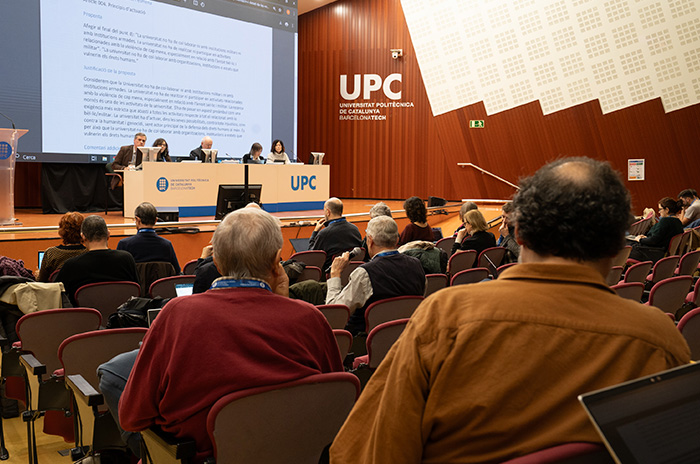 la_UPC's tweet photo. El #ClaustreUPC ha debatut avui el Projecte d'Estatuts UPC 2024 en una sessió extraordinària.

El text s’ha presentat al Claustre un cop finalitzat el procés participatiu i es portarà a votació demà, dia 11, després d’incorporar les esmenes aprovades.

➡️ https://t.co/gDMfYHfwKi https://t.co/LAaIEL8m1k