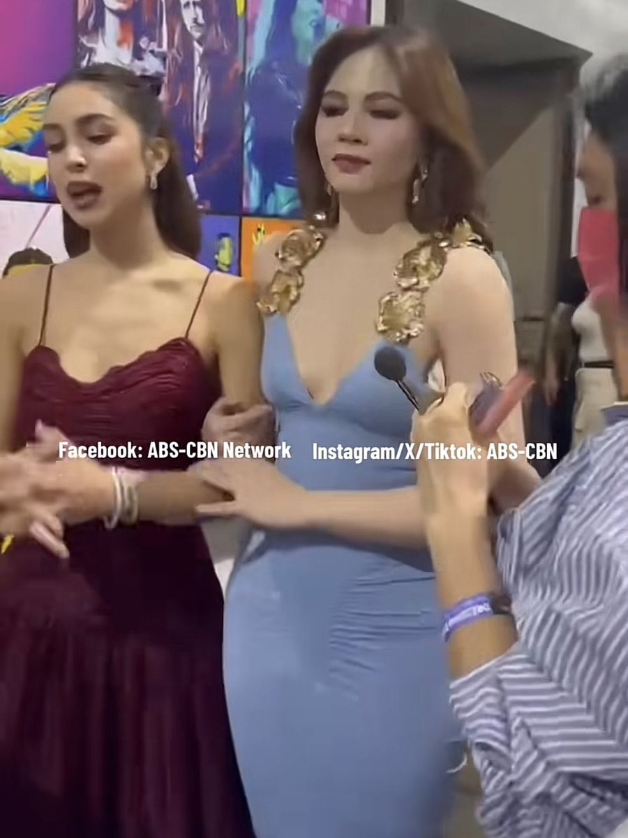 elabirb's tweet photo. The OG pizza buddies, #JulNella! 🥹🍕 

Janella Salvador &amp; Julia Barretto for #WhatLiesBeneath

#JanellaSalvador @superjanella https://t.co/s8UKBSuSNV