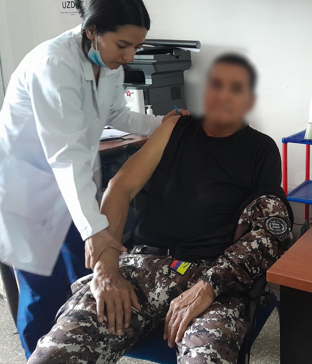 SNAI_Ec's tweet photo. ☑️#Reinserción | #URSLosRíos

#Zona5 | La Coordinación de la #URSLosRíos coordinó con @Salud_Ec una campaña de vacunación contra la influenza para los servidores públicos del #SNAI, personal del #CVSP y de @PoliciaEcuador. https://t.co/GeYeJWXFH4