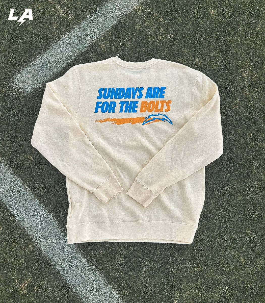 🎄⚡️🎄 12 DAYS OF CHRISTMAS 🎄⚡️🎄
  🎄🎄🎄🎄🎄 GIVEAWAY 🎄🎄🎄🎄🎄

Day 10: I have a MEDIUM in this exclusive cream colored sweatshirt. RT to enter and I’ll pick a winner tomorrow. Happy Holidays and Bolt Up⚡️⚡️⚡️

Cameron Dicker #WPMOYChallenge