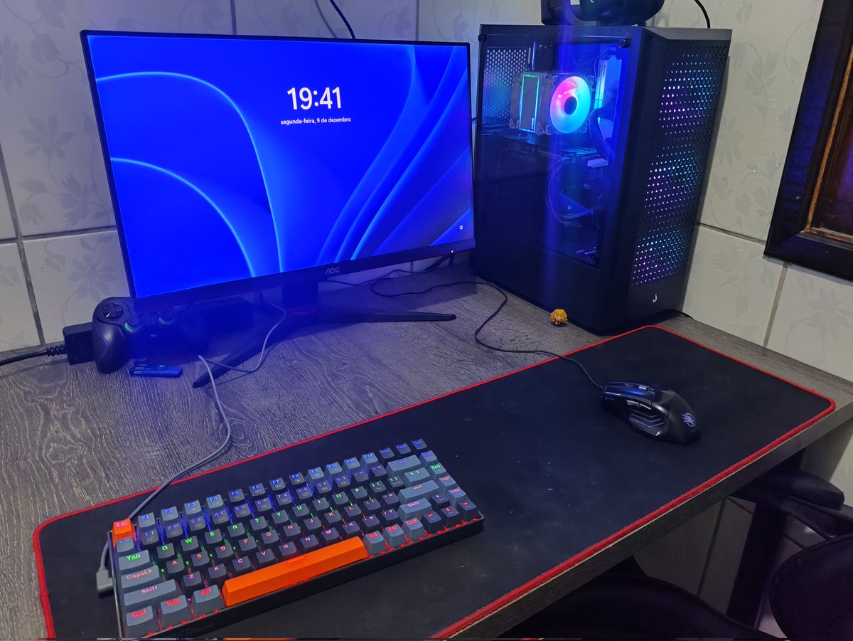 felipaototosao's tweet photo. @lockgamer_ #SETUPLOCKGAMER
Setup finalmente finalizado:
Ryzen 5 4600G
RTX 2060 6Gb Galax (comprei depois de terminar o Pc)
16Gb de ram 3200mhz Gloway
Gabinete Rise mode wave Black
Teclado machenike k500 (china)
Mouse gamer da feira
Headset Havit
Monitor AOC 75Hz
Iclamper https://t.co/qaTK5yVFPT