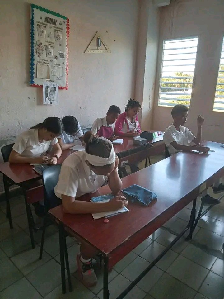 Se realiza en nuestra institución educativa Esbu Mariana Grajales Cuello el concurso municipal de Matemática, Física. #CubaMined