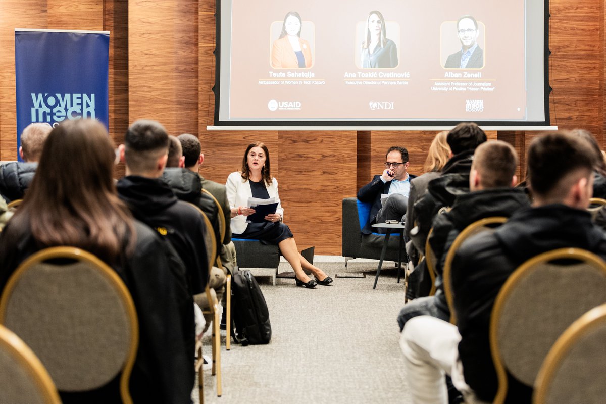 NDIKosovo's tweet image. 🌐In the first session of #DISIConnect, youth from the tech industry learned more about the means through which the Digital Services Act (DSA) regulates online platforms, combats information disorders, and promotes transparency in the digital world.

#DISICON8 #TechTruthTrust