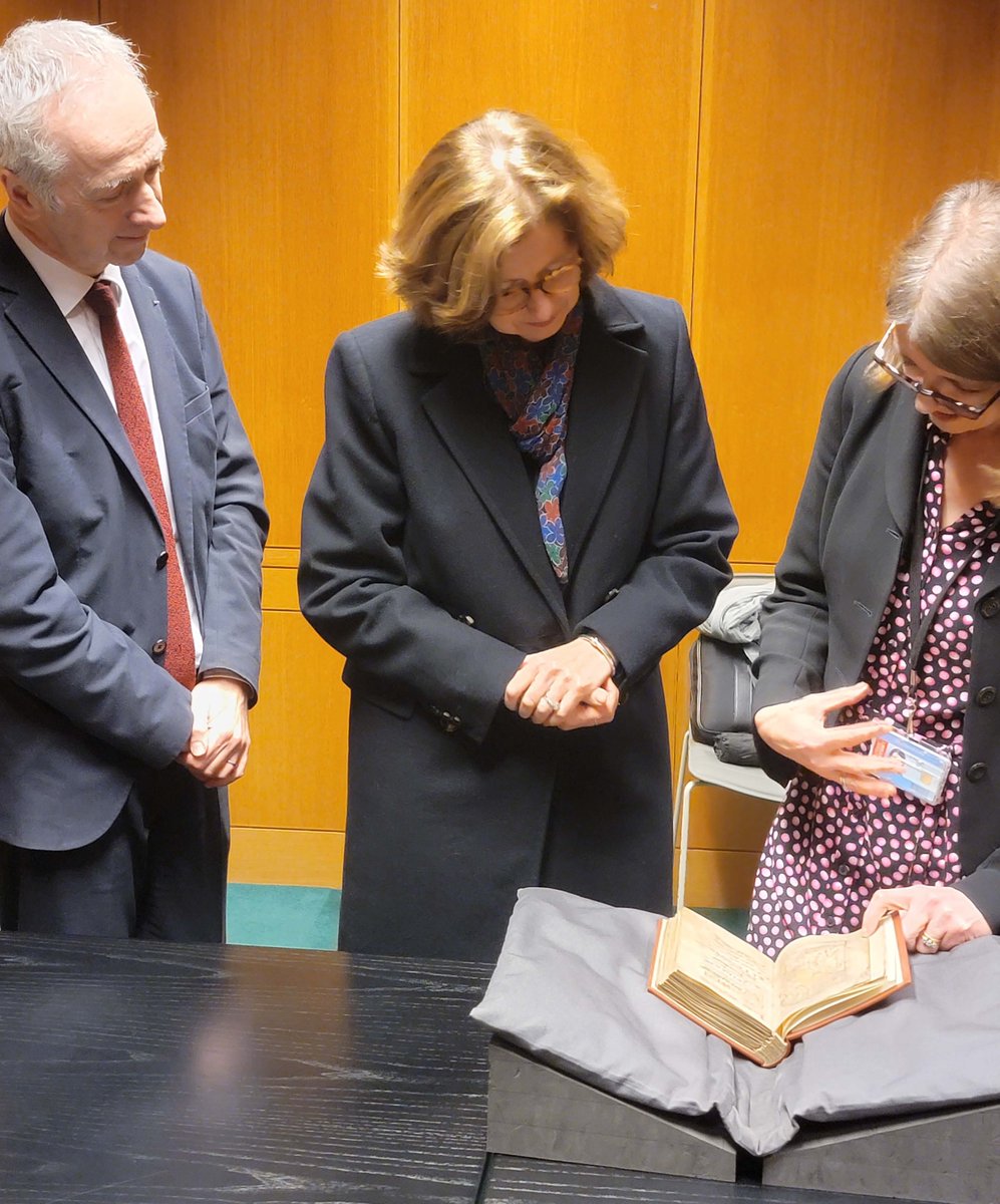 AmbDuchene's tweet photo. Delighted to conclude with Sir Roly Keating, @william_marx , @artemis_cooper &amp; Michel Pastoureau an extraordinary Rendez-vous with Collections in French at the British Library.

It was a wonderful afternoon exploring the wealth of works available in French!

#EntenteCordiale120 https://t.co/vkn5dvKx1E