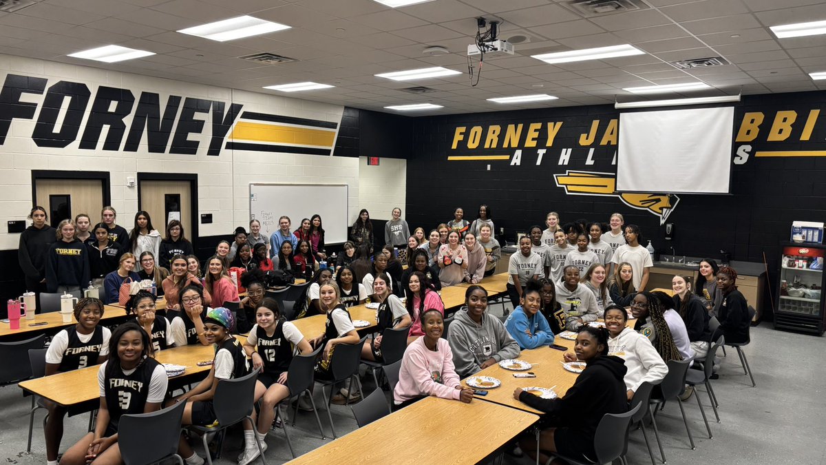 ForneyVolleyba1's tweet photo. This month’s act of service for Volleyball was Pancake breakfast for our Girls Basketball program to wish them Good Luck on their District opener vs North Forney! #FHSFamily #Southside @eitel_michelle @Nicki_Carroll_ @CoachFleen @ForneyAthletics https://t.co/UIdtbv2Gvu