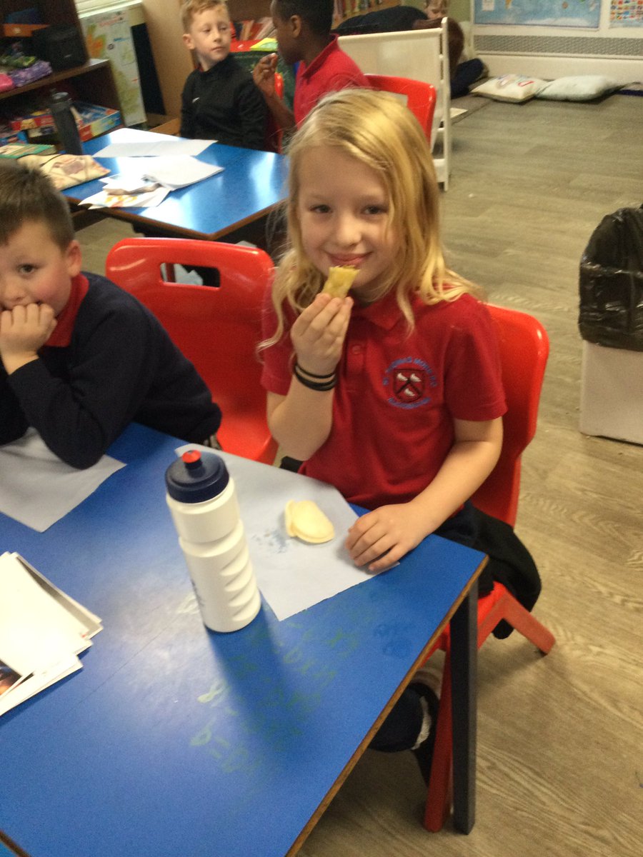 MissWinnardSTM's tweet photo. Chinese food tasting! The children absolutely loved tasting some Chinese food! A great discussion at the end about what we liked and didnโt like๐จ๐ณ๐ฅฐ #STMTopic https://t.co/t1xH9ffHWB