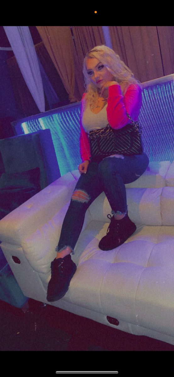 Cess_Sol's tweet image. Follow my friend @Kmarie2025 for some 🔥 snow bunny content