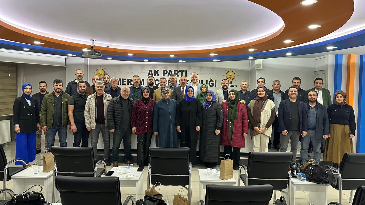 Haftalık Olağan Yönetim Kurulu Toplantımızı İl Başkan Yardımcımız <a href="/mmunlafalioglu/">Mehmet Munlafalıoğlu</a>, İl Yönetim Kurulu Üyelerimiz Muzaffer Dinler,Asuman Yazar ve Belediye Başkanımız <a href="/MustafaKavus/">Mustafa Kavuş</a>'un katılımı ile, İlçe Başkanımız <a href="/Dolular/">Mustafa Dolular 🇹🇷</a> riyasetinde teşkilat binamızda gerçekleştirdik.
#BizimMeram