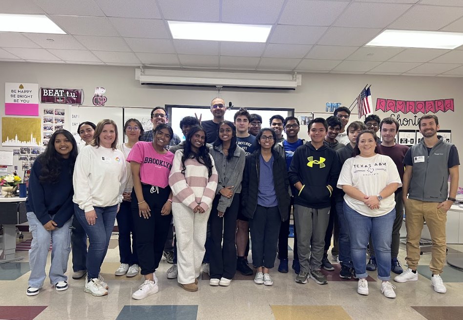 🚀 Google Inspires Future Innovators! 💻✨

<a href="/RouseHSRaiders/">Rouse High School</a> students in Mobile App Devlopment connected with <a href="/Google/">Google</a> pros during #CSEdWeek! From career journeys to project advice, students gained invaluable insights. 🌟

Want to partner with #LeanderCTE? DM us!