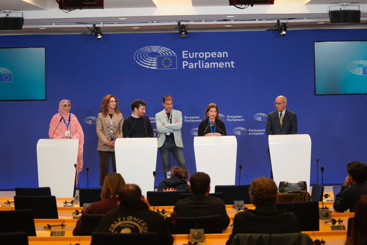 AminatouHaidar's tweet photo. En el marco del Día Internacional de los DDHH, aprovechó la ocasión para denunciar desde el Parlamento Europeo las sistemáticas violaciones del régimen marroquí en el Sáhara Occidental y exigir la inmediata puesta en libertad a los presos políticos saharauis. #SaharaLibre 🇪🇭 https://t.co/QFalnxYXH3