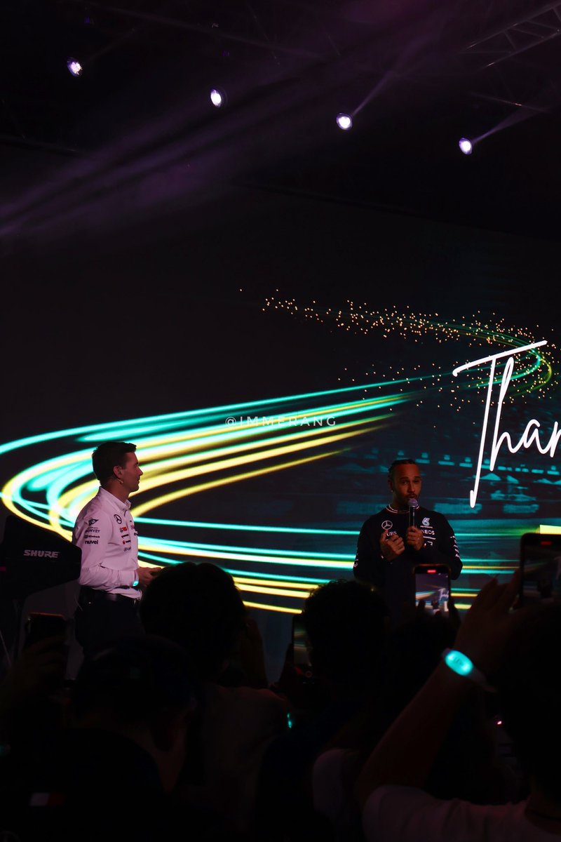 immerang's tweet photo. A great and emotional farewell for Lewis Hamilton after 12 years with PETRONAS #ThankYouLewis https://t.co/kvKLfEFJGg