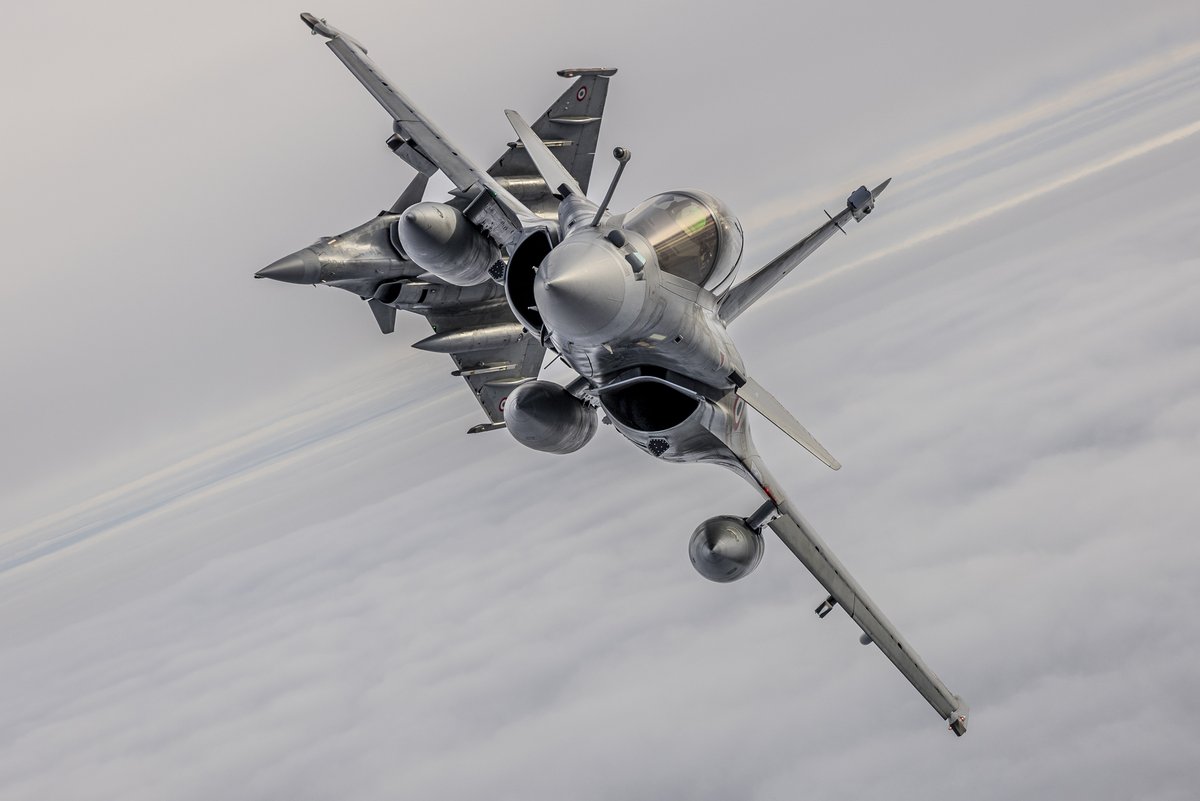 Roberto_yeager's tweet photo. Toma #FOTON(es)!
Los #Dassault #Rafale C del #AdA se han unido a los #Eurofighter F-2000 #Typoon de la #AeronauticaMilitare en Lituania, dentro de la misión #OTAN de policía aérea de los Países Bálticos #F2000 https://t.co/2GW8zKe30j