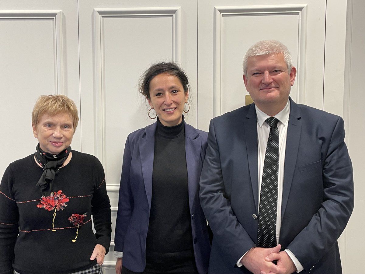 Notre comité d’éthique s'est réuni ce matin, avec 3 nouveaux membres : <a href="/LaurenceParisot/">Laurence Parisot</a> <a href="/OlivierFalorni/">Olivier Falorni</a> et Léonie Varobieff. 
✅Adoption de l'avis sur le bénévolat en médecine vétérinaire 
✅poursuite des travaux sur l’avis sur les évolutions du Code de déontologie #vétérinaire.