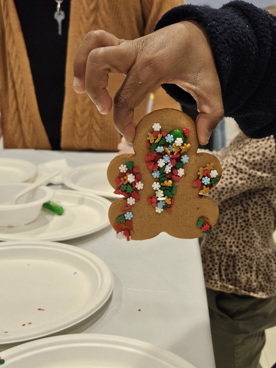 PCSMonarchs's tweet photo. More pics from the BEST DAY EVER!! 🍪Cookie artists were at work!! @jdirvinglimited @PALSpartners https://t.co/bqjKE02ziu