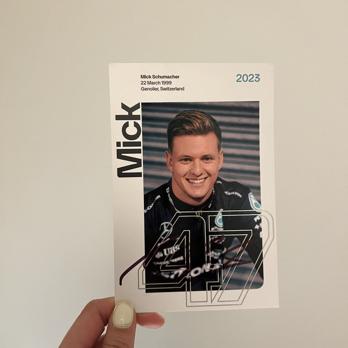 ✨Mick Schumacher hand signed 2023 drivers card GIVEAWAY✨

I got an extra copy in the mail so I will give it away to 1 lucky winner! 

All you have to do is
🤍 Follow me 
🤍 RT and comment anything
🤍 Be a Mick fan

Entries will close on 24th Dec 2024 11:59 GMT! 
#f1twt