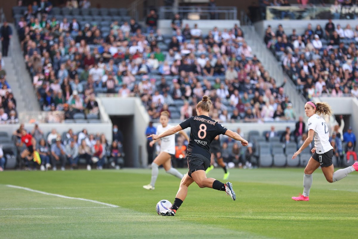MeggieDH's tweet photo. LA, thank you for all of your support this last year. Seeing your faces in the stands and meeting you after games was a highlight of every game. I have loved playing for you. Although the results didn’t always go our way, I gave my all for this club. Thank you to all my… https://t.co/OG9DB2rmWc