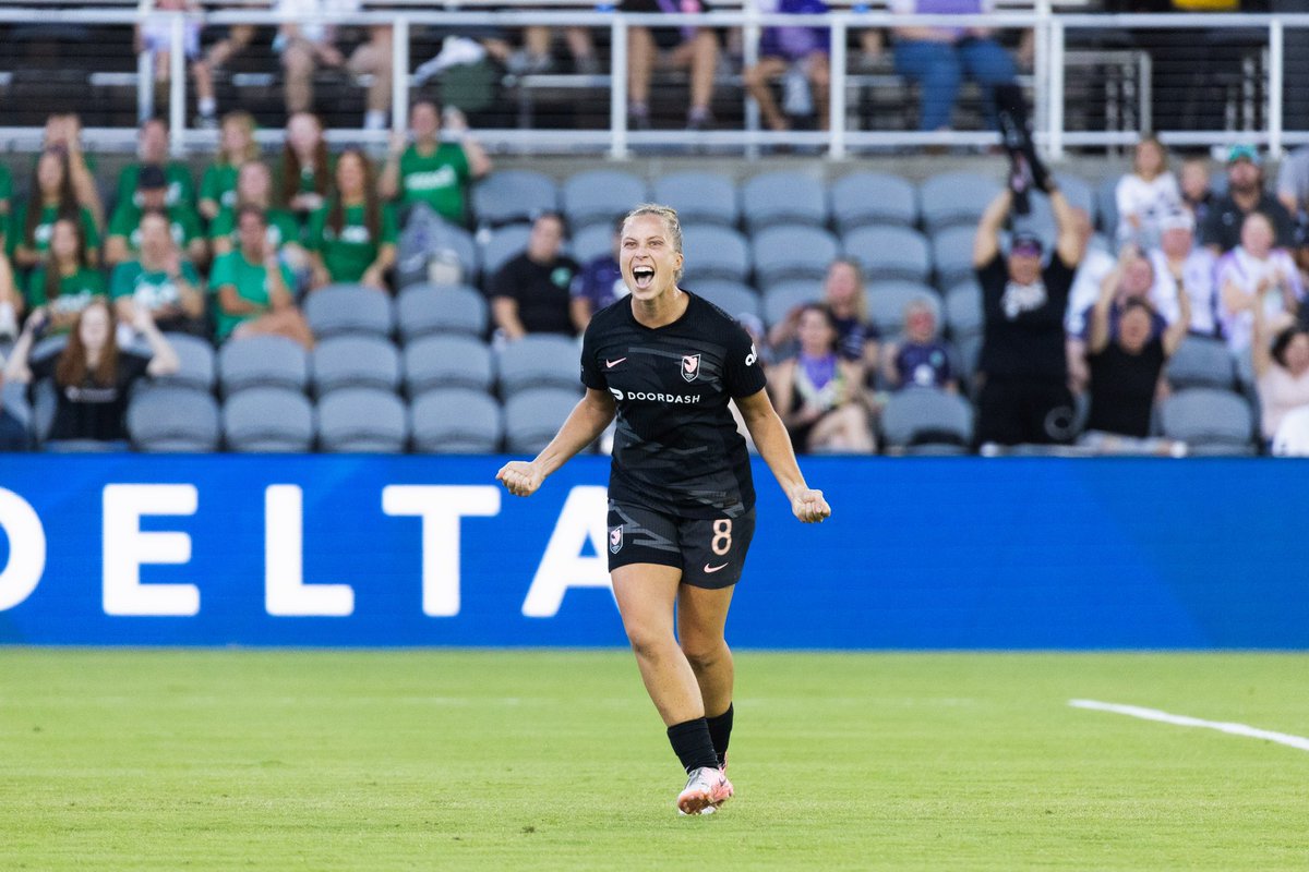 MeggieDH's tweet photo. LA, thank you for all of your support this last year. Seeing your faces in the stands and meeting you after games was a highlight of every game. I have loved playing for you. Although the results didn’t always go our way, I gave my all for this club. Thank you to all my… https://t.co/OG9DB2rmWc