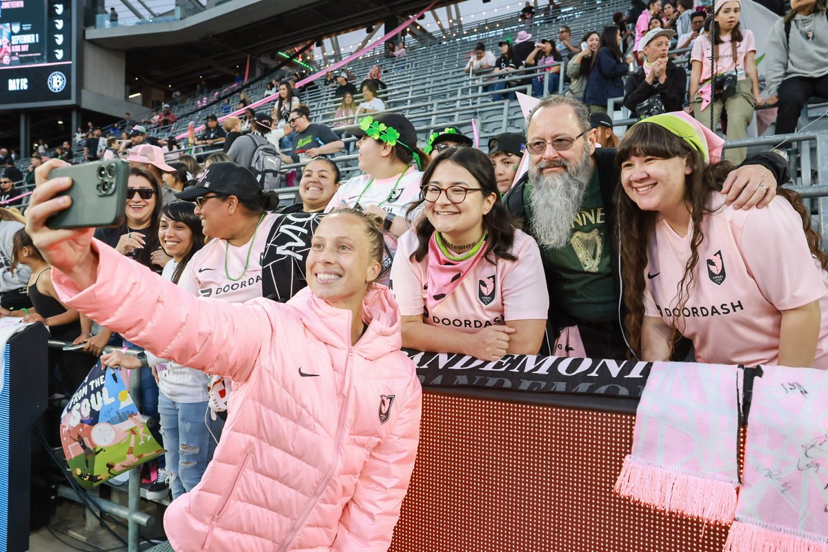 MeggieDH's tweet photo. LA, thank you for all of your support this last year. Seeing your faces in the stands and meeting you after games was a highlight of every game. I have loved playing for you. Although the results didn’t always go our way, I gave my all for this club. Thank you to all my… https://t.co/OG9DB2rmWc
