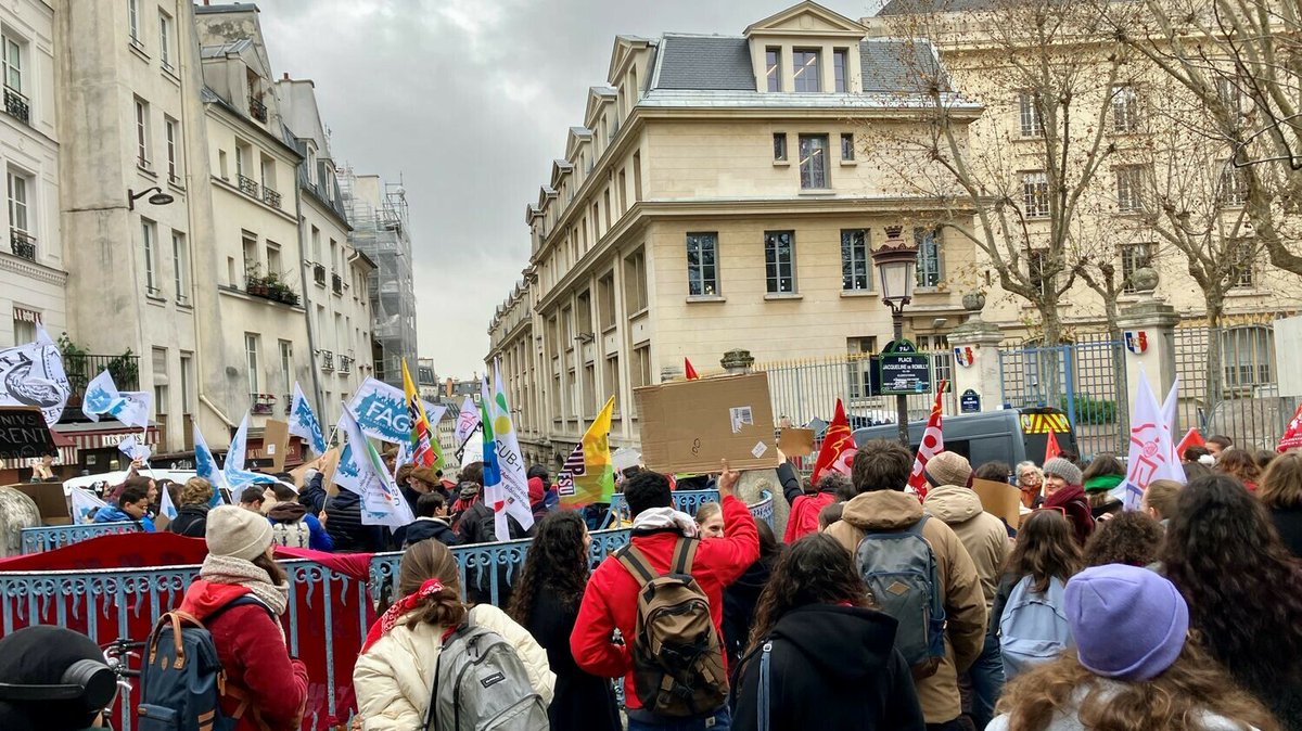 franceinfo tweet media