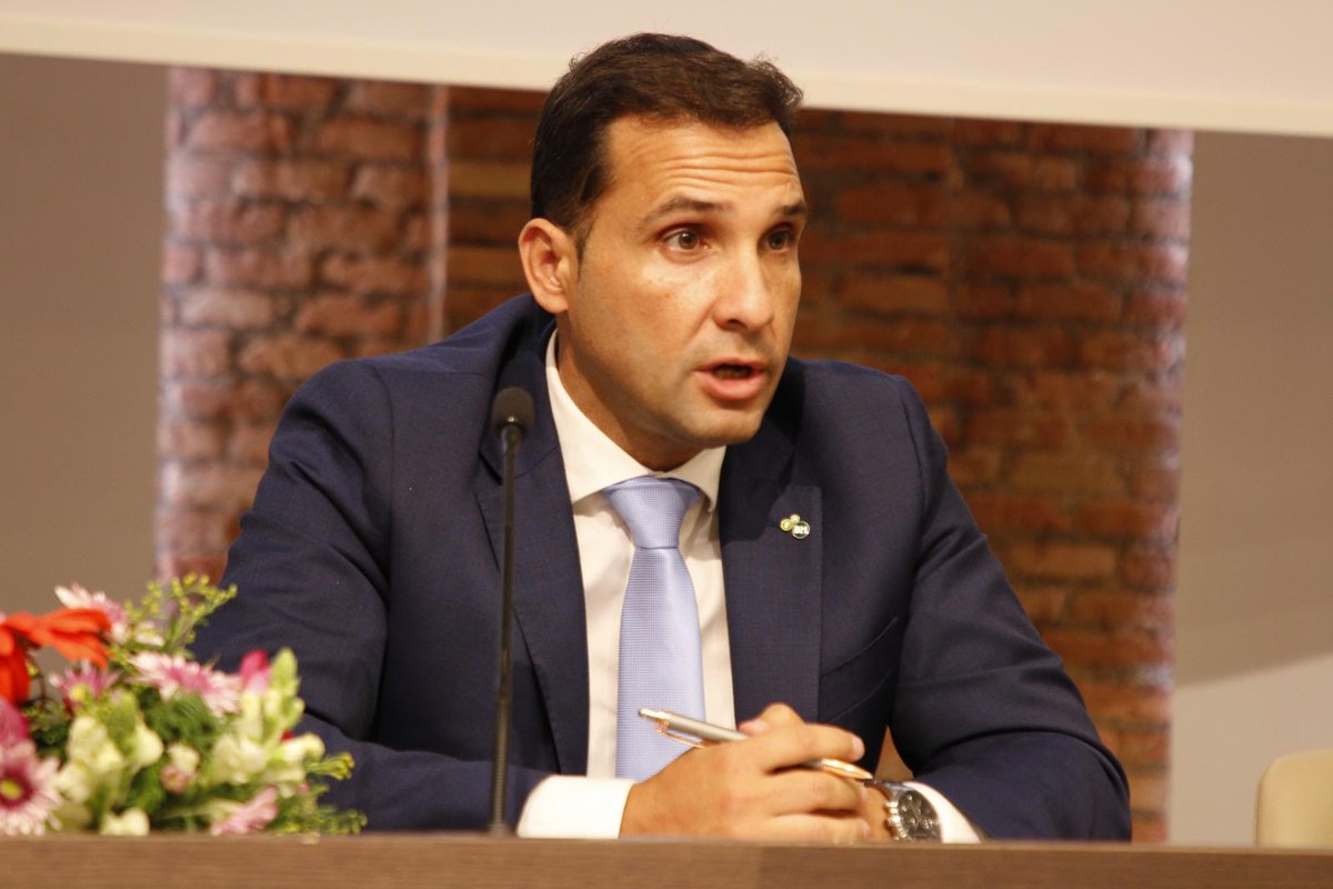 FAndaluzaBM's tweet photo. ℹ️ Sebastián Fernández, reelegido Presidente de @FAndaluzaBM hasta 2️⃣0️⃣2️⃣8️⃣

▪️La Junta Electoral ha emitido hoy el Acta de Resolución de conformidad al proceso electoral.

▪️ @Sebastian090578 continuará así con el proyecto que inició hace dos años a su llegada al ente federativo.

🗞️ https://t.co/oqnbzVC0CR

#BalonmanoAndalucía