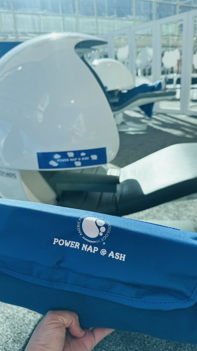 DrMariamBoota's tweet photo. Another great initiative of @ASH_hematology for instilling these Power Nap pods ! I had a nice 20 minute nap 💤 💤 😻 https://t.co/dGXBGet6Mv