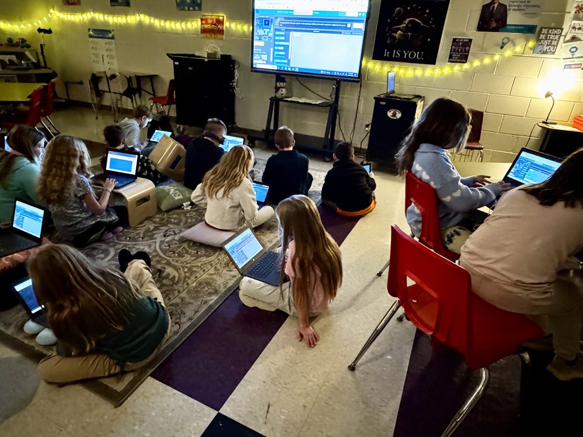 setechteacher's tweet photo. Hour of Code Season is here!!! 🥰 Primary and Intermediate students are learning, exploring and debugging with ⁦@codeorg⁩ and Code and Go Mouse robots. My favorite time of the year (even though we code all year 😉)!! #sepirates #computerscience https://t.co/k5r7kNE9mD